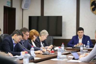 Депутаты Гордумы требуют средств у Окружной администрации Якутска на снос школы № 29 / ЯСИА Якутск Якутск Республика Саха (Якутия)