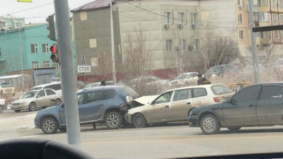 ФОТО. За прошедшие сутки в Якутске произошло три ДТП, в одном из них пострадал ребенок / ЯСИА Якутск Якутск Республика Саха (Якутия)