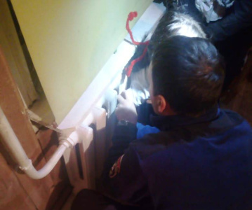 В Якутске спасатели освободили руку ребенка, застрявшую в батарее / ЯСИА Якутск Якутск Республика Саха (Якутия)