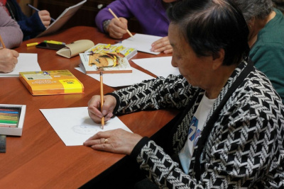 Волонтёры из АГИКИ устроили арт-терапию для учеников Школы третьего возраста в Якутске / Вероника Аммосова Якутск Якутск Республика Саха (Якутия)