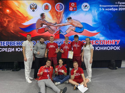 В Суздале завершились соревнования по мас-рестлингу среди юниоров / Лена Томская   Город Москва