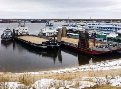 На переправе через Лену в Якутске работают два парома / ЯСИА Якутск Якутск Республика Саха (Якутия)