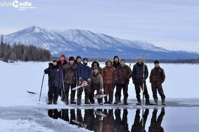 В День народного единства жители села Сегян-Кюель Якутии заготовили лед / ЯСИА   Республика Саха (Якутия)