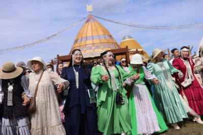 Осуохай исполнили тысячи гостей Ысыаха Туймаады / ЯСИА   