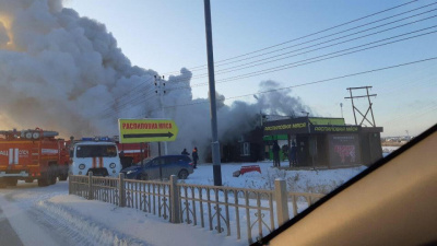 Загорелась автомастерская на Хатынг-Юряхском шоссе в Якутске. Пожар локализован / ЯСИА Якутск Якутск Республика Саха (Якутия)