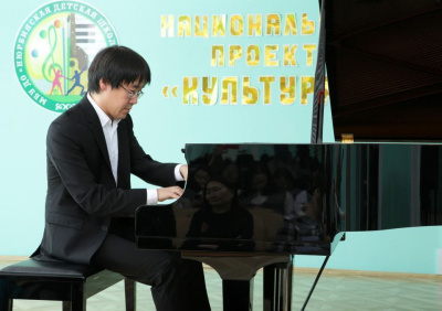 Первый концерт нового рояля. В Нюрбе презентовали инструменты, поступившие по нацпроекту «Культура» / ЯСИА   