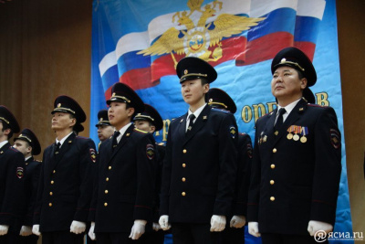 Альберт Семенов: Сегодня день тех, чья профессиональная деятельность – залог  спокойствия граждан / ЯСИА   