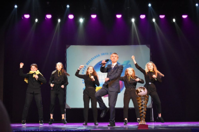 Определились лидеры среди школьных команд КВН /   Мирнинский Мирнинский