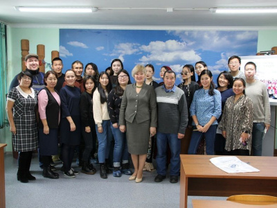 Косторезы из Гренландии, Тывы и Алтая поделились опытом с якутскими студентами и оценили их работы / ЯСИА   Республика Саха (Якутия)