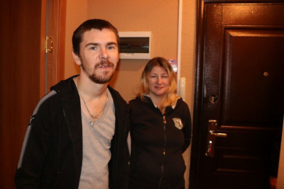 «Единая Россия» помогла сироте Роксане Байкаловой получить квартиру / ЯСИА   