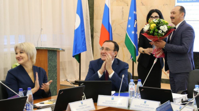 Сессия начала свою работу с награждения /   Мирнинский Мирнинский