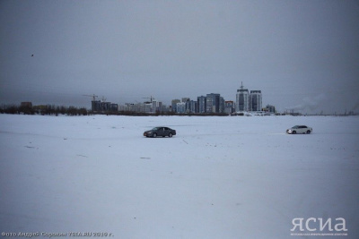 Водители продолжают ездить по несанкционированному зимнику Якутск — Нижний Бестях / Николай Борисов   Республика Саха (Якутия)