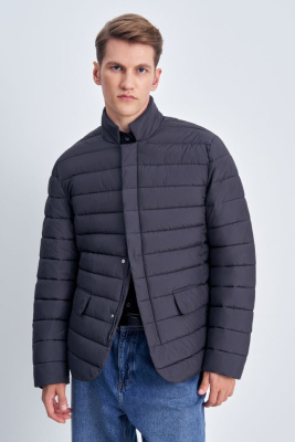 Утепленная куртка прямого силуэта