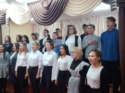 В олекминских школах Якутии уроки начались с исполнения гимна России / ЯСИА  Олекминский Республика Саха (Якутия)