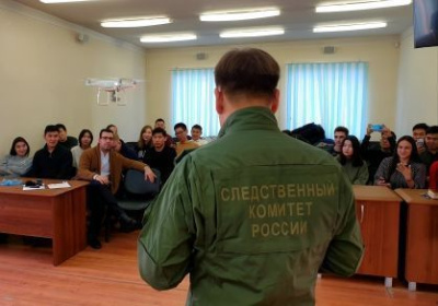 Теория с практикой. В управлении следкома студентам рассказали о работе следователя-криминалиста / ЯСИА   