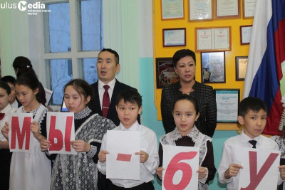В школе заполярного поселка Якутии учебный день начали с гимна России / ЯСИА   Республика Саха (Якутия)