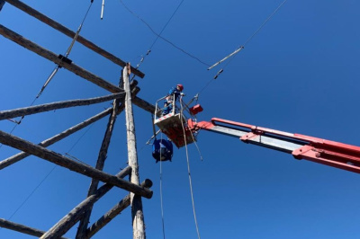 Энергетики восстанавливают электроснабжение нескольких населённых пунктов Чурапчинского района / ЯСИА   