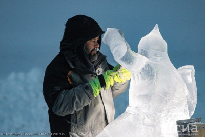 Скульпторы из шести стран соревнуются на международном конкурсе «Бриллианты Якутии» / Дьулустаан Сергеев   Республика Саха (Якутия)