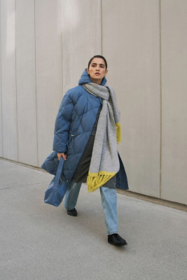 Пуховое пальто из водонепроницаемой ткани