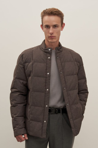 Стеганый пуховик с воротником-стойкой