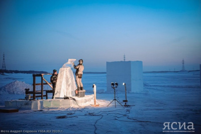 ФОТОРЕПОРТАЖ. Мастера со всего мира создают ледовые шедевры в парке «Северное сияние» / Андрей Сорокин   