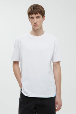 Базовая футболка из хлопка прямого силуэта