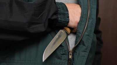 В «Модуне» обезвредили мужчину с ножом / Дьулустаан Сергеев   