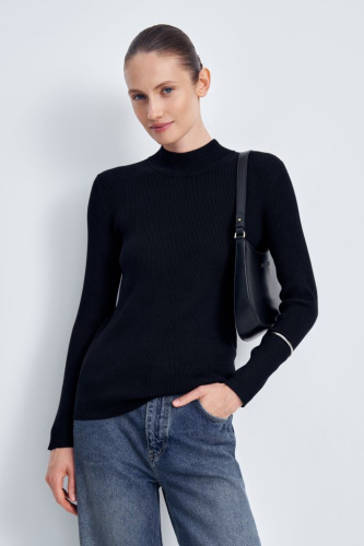 Джемпер приталенного силуэта с воротником-стойкой