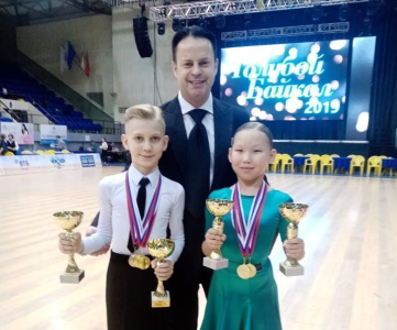 Танцоры из Мирного отстояли честь республики на международном турнире «Голубой Байкал» / ЯСИА   Мирнинский