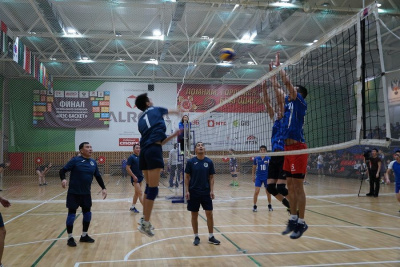 Участники благотворительного турнира по волейболу собрали 90 тысяч рублей / ЯСИА   