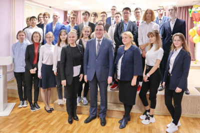 Глава района в роли учителя. Ришат Юзмухаметов рассказал школьникам об истории поиска алмазов / ЯСИА   Мирнинский