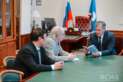 Руководитель АГИП Якутии встретился с зампредседателя Союза писателей России / Иван Евсеев   Республика Саха (Якутия)