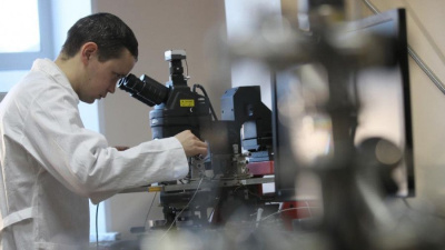 Не только жилье и зарплата. Медведев о том, что нужно, чтобы молодые ученые оставались в России / ЯСИА   