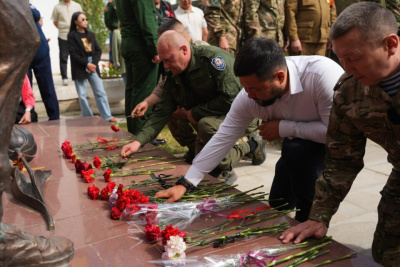 В Якутске возложили цветы в честь Дня ветеранов боевых действий / ЯСИА   