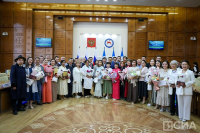Госнаграды вручили журналистам Якутии в День национальной печати / Саина Титова   