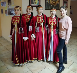 Студентки, красавицы, лауреатки. Ансамбль «Урдэл» получил «серебро» республиканского конкурса / ЯСИА   