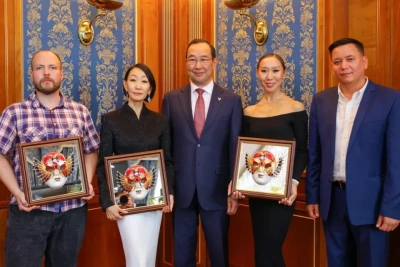 Глава Якутии встретился с лауреатами Национальной премии «Золотая маска» / ЯСИА   