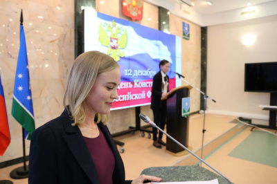 В торжественный день чествуем новых граждан /   Мирнинский Мирнинский