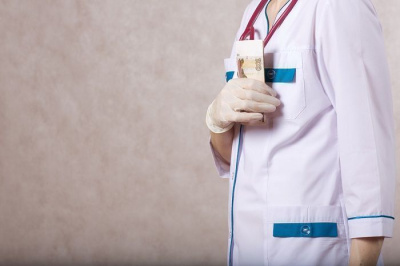 Выплаты по программе «Земский доктор» предлагают освободить от НДФЛ / ЯСИА   