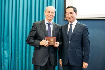 Ветеран ЖДЯ Шамиль Гизатулин удостоен звания Заслуженного работника народного хозяйства РС(Я) / ЯСИА  Алданский Город Москва