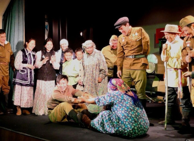 Старейшие народные театры Якутии играют спектакли в Саха театре / ЯСИА   Республика Саха (Якутия)