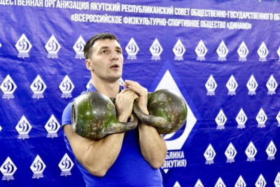 Пожарный вошел в тройку сильнейших гиревиков Якутии / ЯСИА   Республика Саха (Якутия)