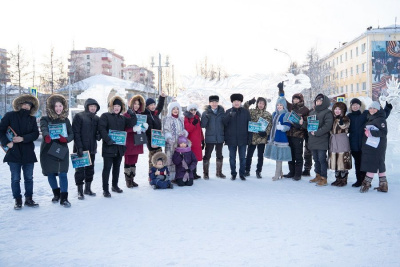 «Качели жизни» признаны лучшей работой конкурса ледовых скульптур «Зимняя сказка 2019» в Мирном / ЯСИА   Мирнинский