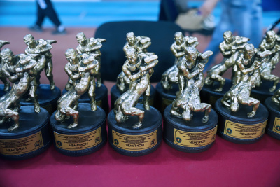 В Якутске открыты турниры по вольной борьбе среди юношей в честь Павла Пинигина / ЯСИА Якутск Якутск Республика Саха (Якутия)