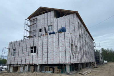 Лечебный корпус больницы в Намском районе построен наполовину / ЯСИА   