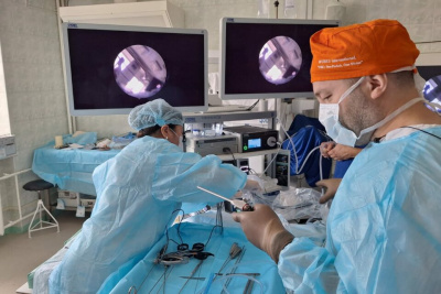 Малоинвазивные операции осваивают нейрохирурги Якутии / Николай Борисов   