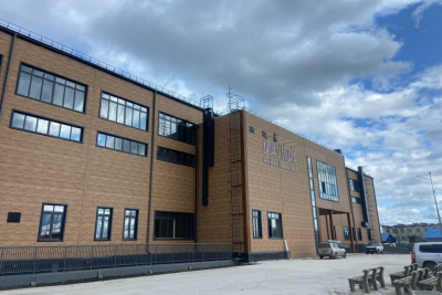 Многофункциональный оздоровительно-спортивный комплекс построили в Таттинском районе / ЯСИА   