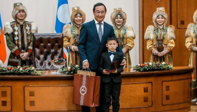 Юного якутянина Ариана Алексеева наградили медалью «За отвагу на пожаре» / Санаайа Иванова   Республика Саха (Якутия)