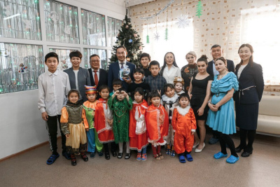 Воспитанников социально-реабилитационного центра в Майе с Новым годом поздравил глава Якутии / ЯСИА   Республика Саха (Якутия)