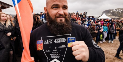 Силач из Мурманска поднял 356 кг и установил новый рекорд России / ЯСИА   